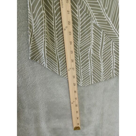 Chicos Travelers Top Sz 1 / M Slinky Liquid Knit Sleeveless Drape Green Beige - Picture 7 of 9